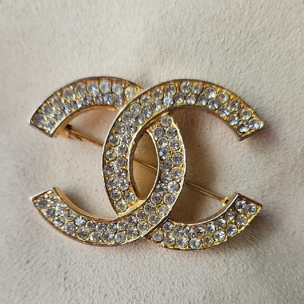 CHANEL Vintage 24k Gold Plated Crystal CC Logo Brooch